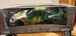 #14 Sterling Marlin NASCAR Chevy Monte Carlo Waste Management 1:64 Pit Stop RCCA
